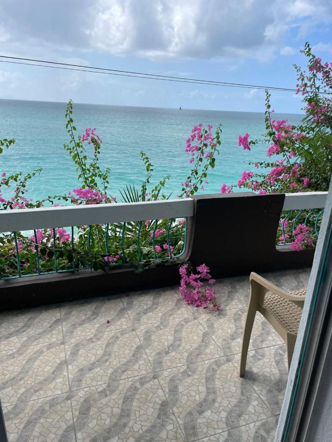 Orrie'S Beach Bar And Hotel Crab Hill Exterior photo